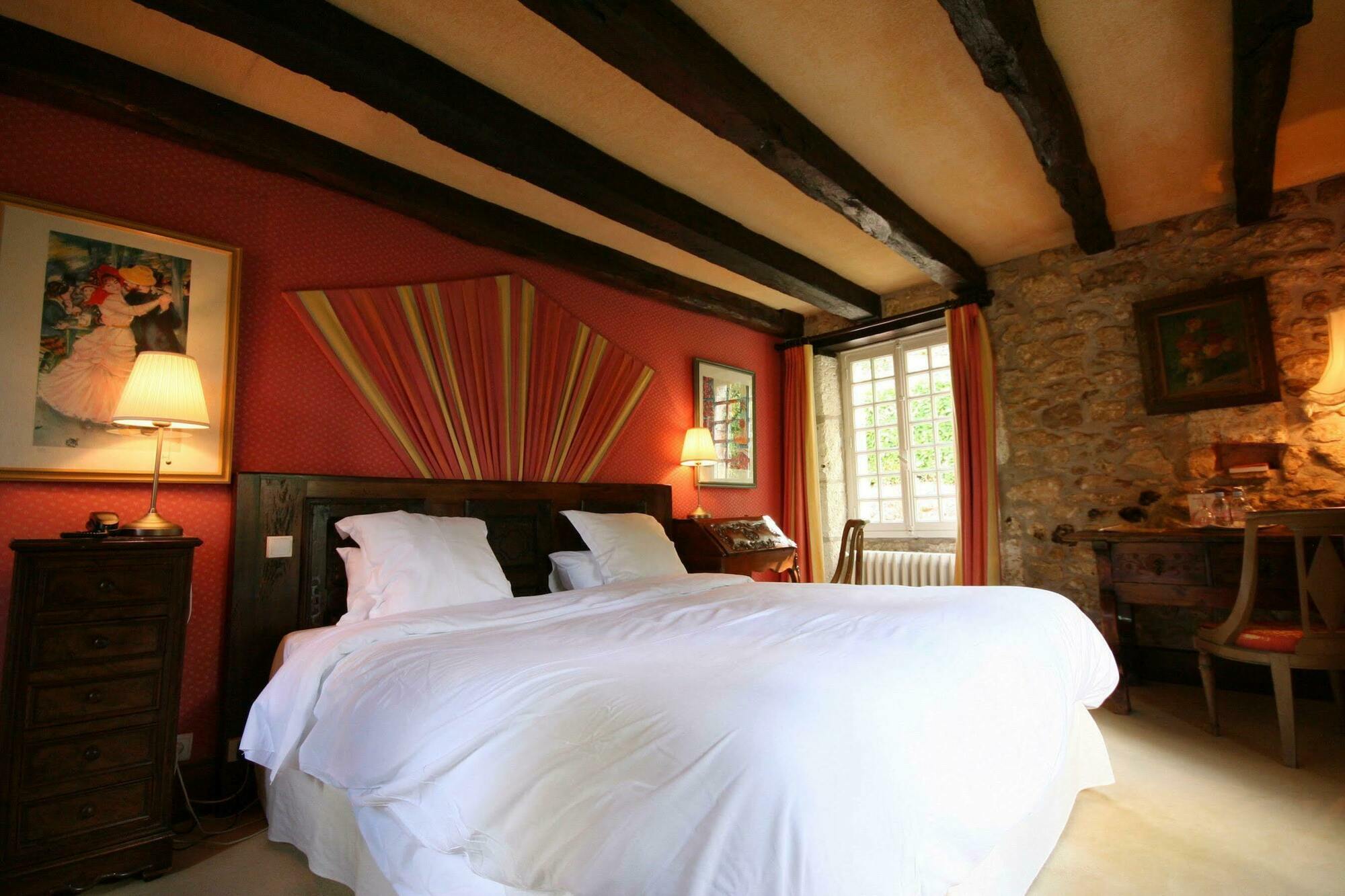 ホテル Le Moulin Du Roc ブラントーム 部屋 写真